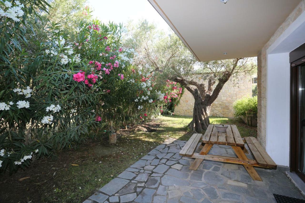 Villa Argo 3 - Beachfront, Big Gardens, Location! Пефкохорі Екстер'єр фото