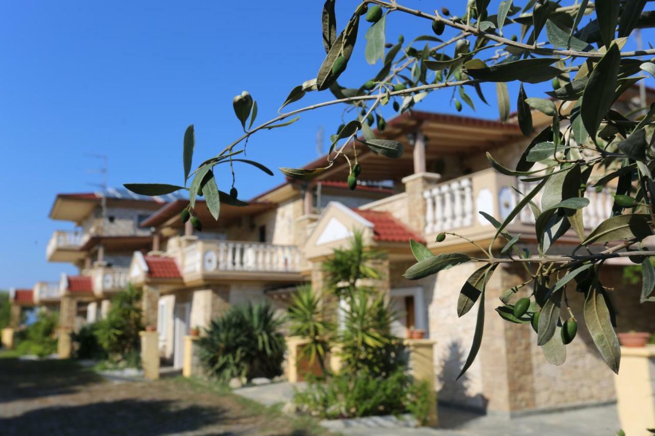 Villa Argo 3 - Beachfront, Big Gardens, Location! Пефкохорі Екстер'єр фото