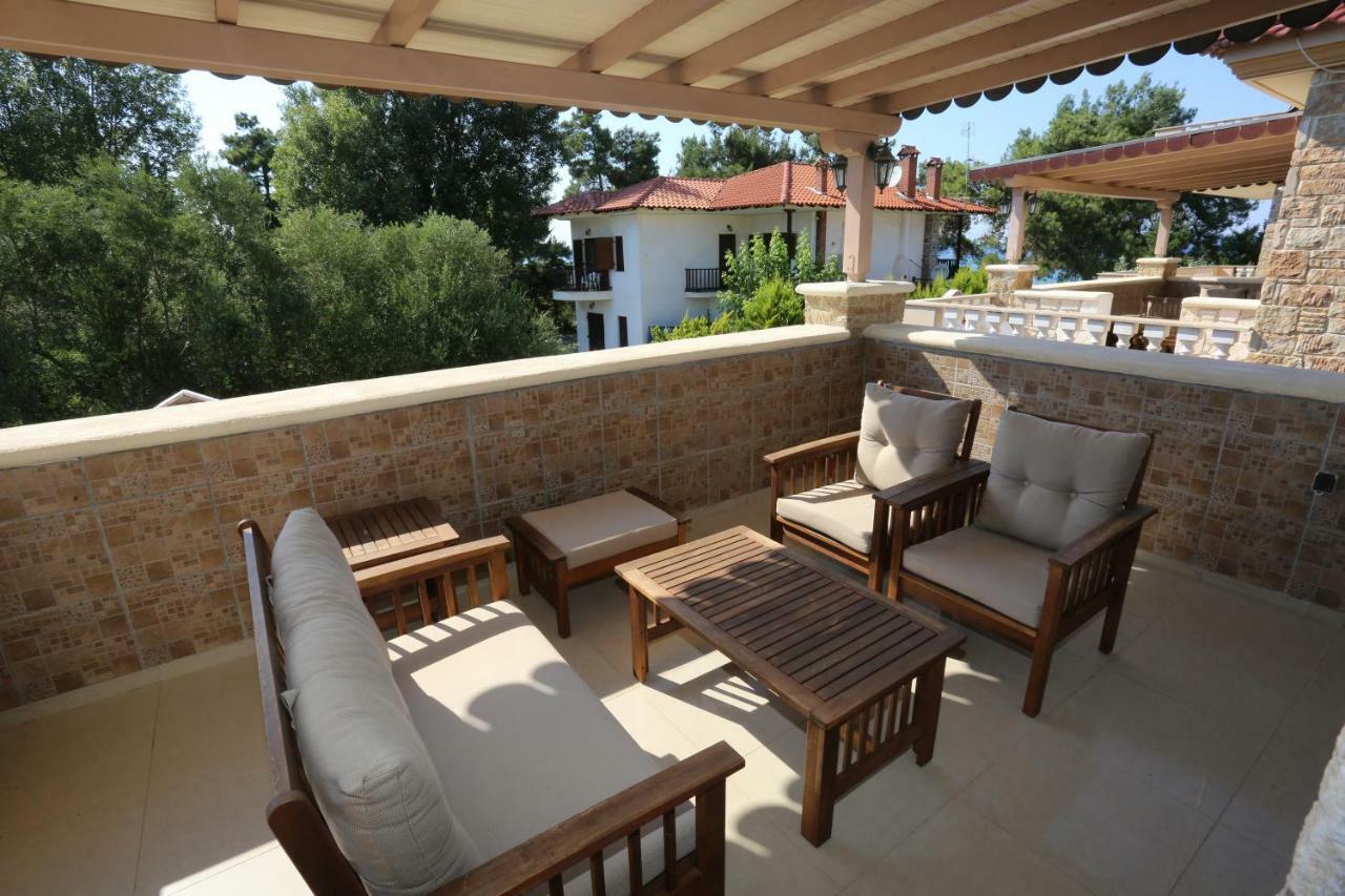 Villa Argo 3 - Beachfront, Big Gardens, Location! Пефкохорі Екстер'єр фото