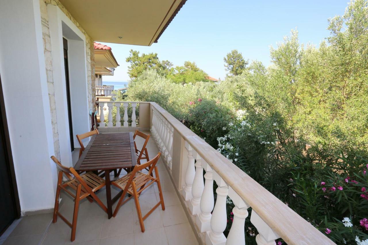 Villa Argo 3 - Beachfront, Big Gardens, Location! Пефкохорі Екстер'єр фото