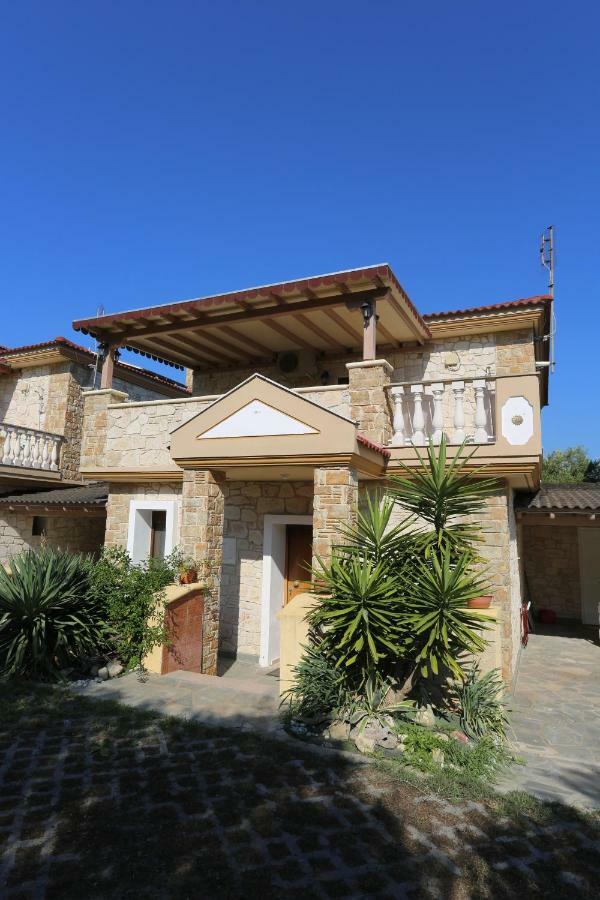 Villa Argo 3 - Beachfront, Big Gardens, Location! Пефкохорі Екстер'єр фото
