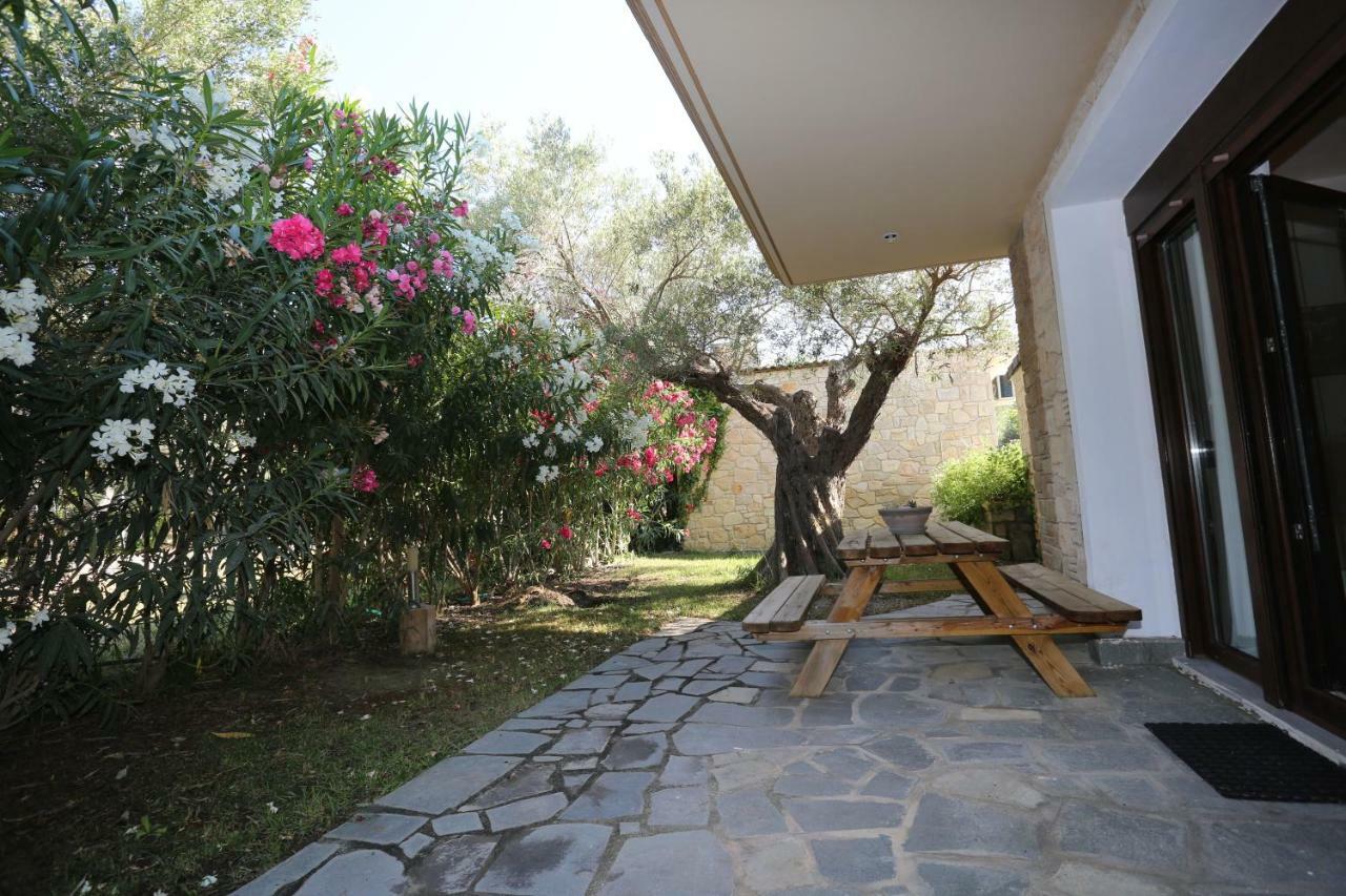 Villa Argo 3 - Beachfront, Big Gardens, Location! Пефкохорі Екстер'єр фото