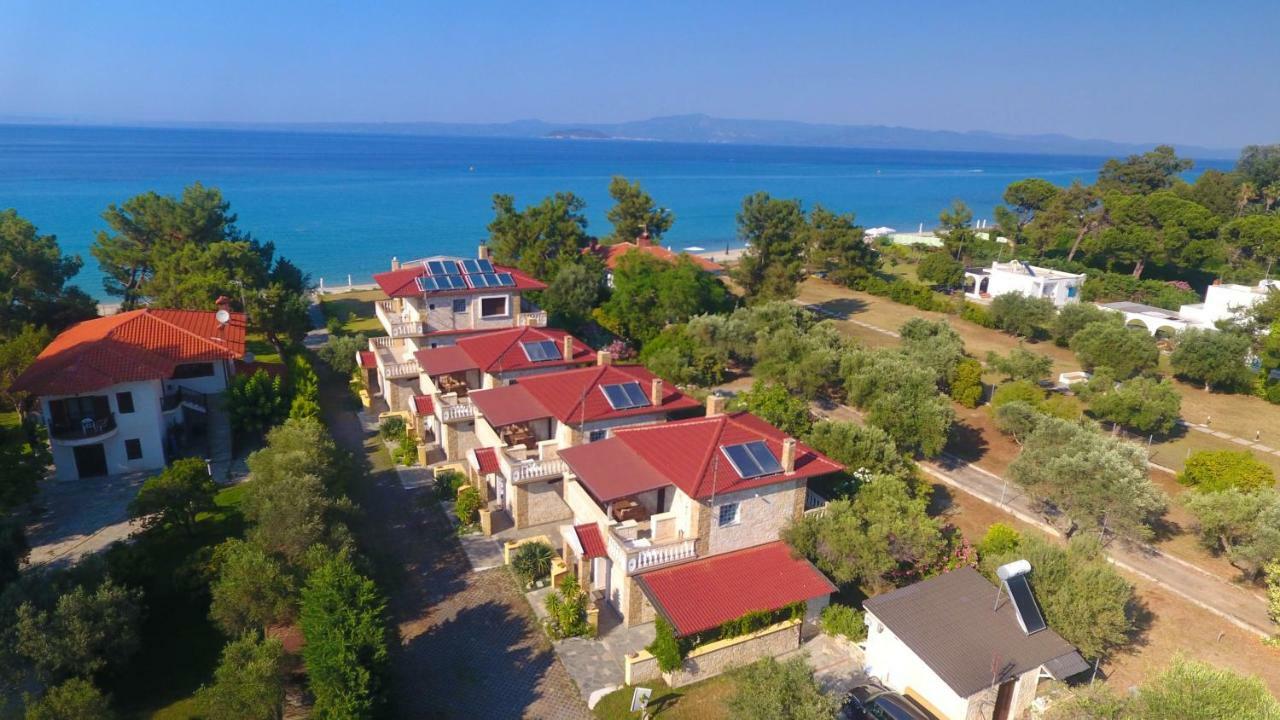 Villa Argo 3 - Beachfront, Big Gardens, Location! Пефкохорі Екстер'єр фото