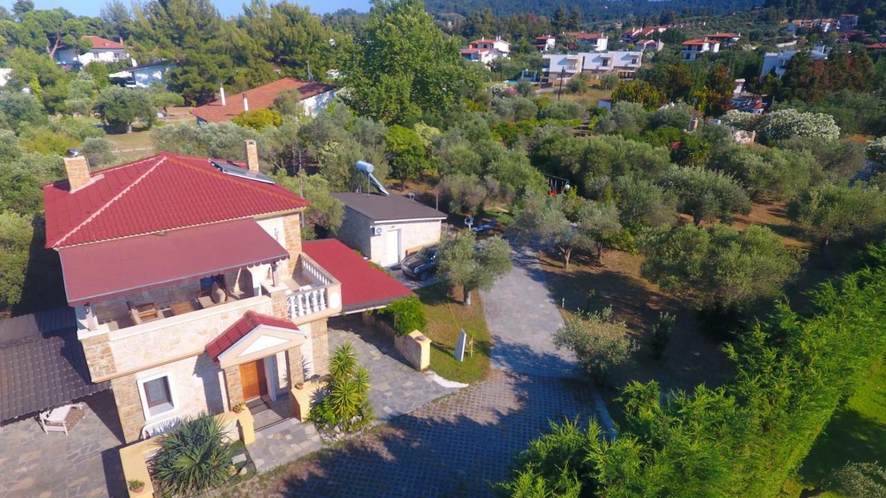 Villa Argo 3 - Beachfront, Big Gardens, Location! Пефкохорі Екстер'єр фото