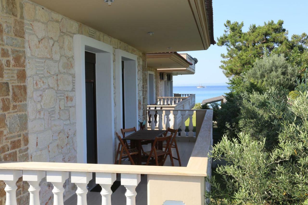 Villa Argo 3 - Beachfront, Big Gardens, Location! Пефкохорі Екстер'єр фото