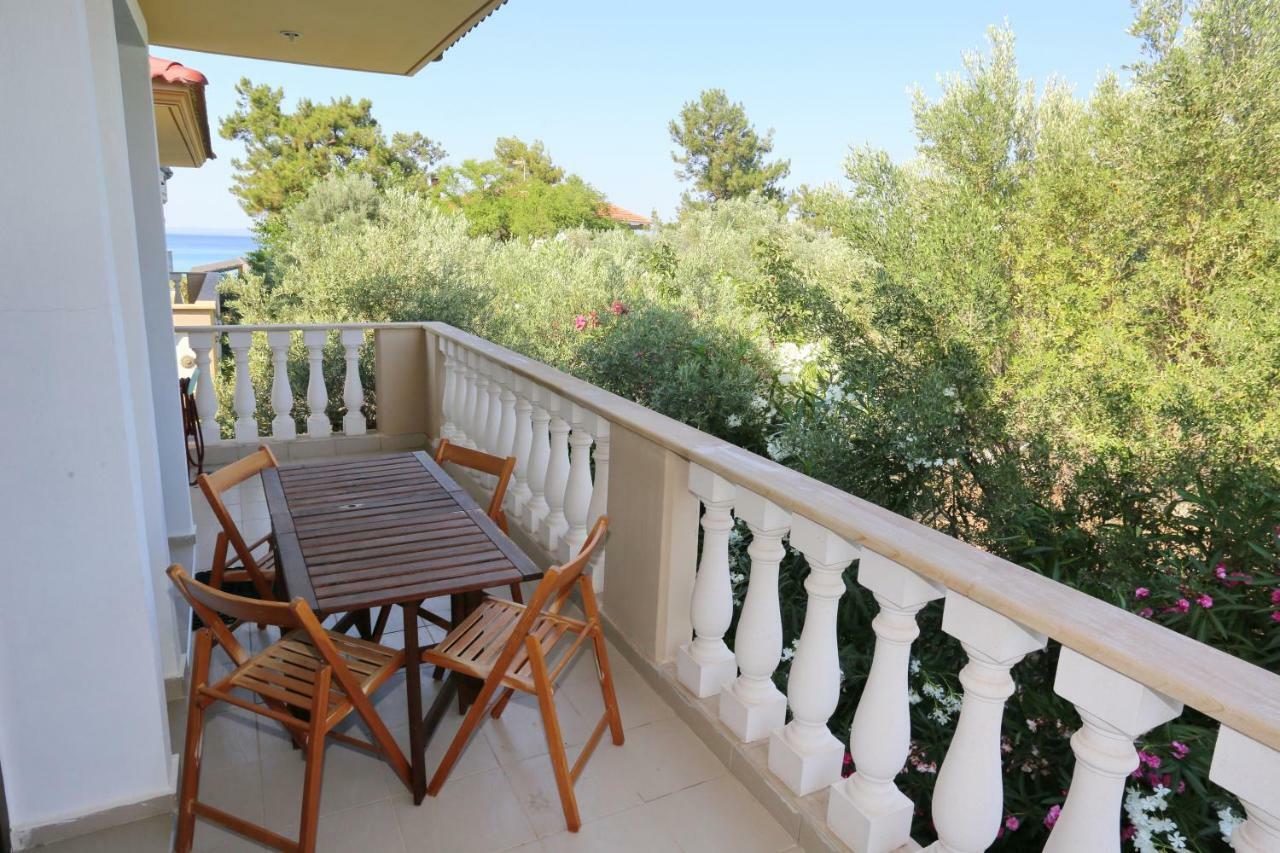 Villa Argo 3 - Beachfront, Big Gardens, Location! Пефкохорі Екстер'єр фото
