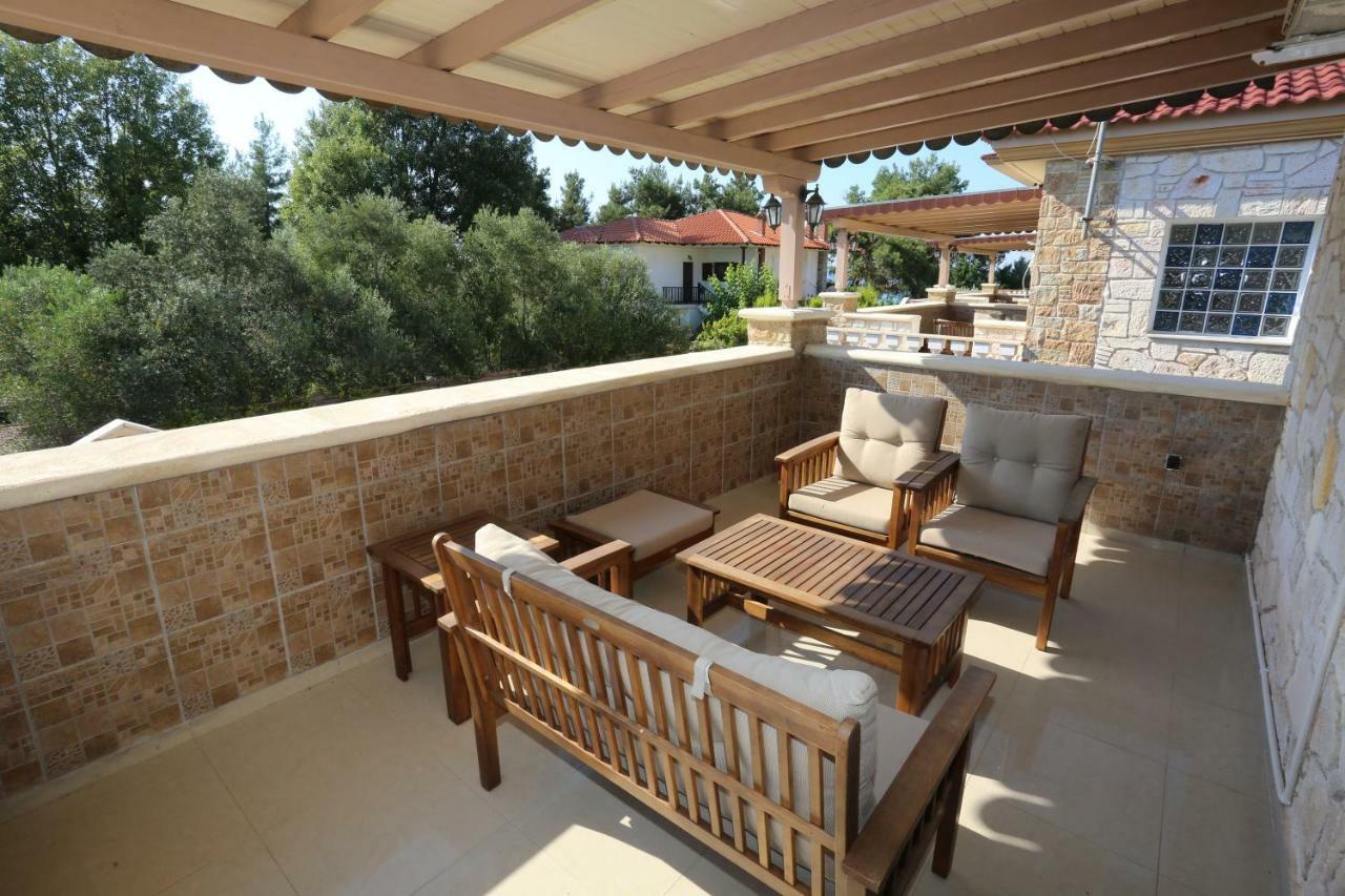 Villa Argo 3 - Beachfront, Big Gardens, Location! Пефкохорі Екстер'єр фото